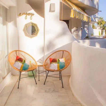 Benalgolf: Seaside With Private Bbq Backyard