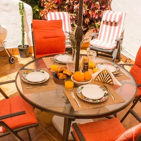 Apartment Benalgolf: Seaside With Private Bbq Backyard