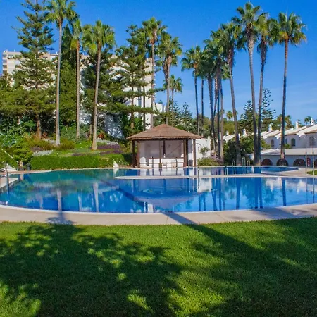 Benalgolf: Seaside With Private Bbq Backyard Apartment