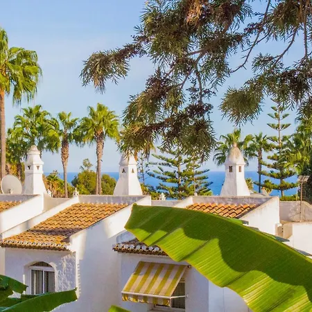 Benalgolf: Seaside With Private Bbq Backyard