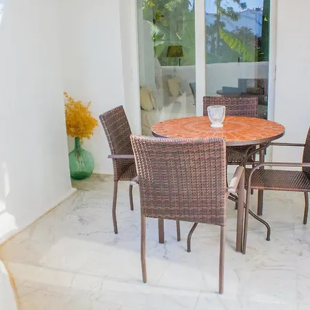 Benalgolf: Seaside With Private Bbq Backyard Apartment *