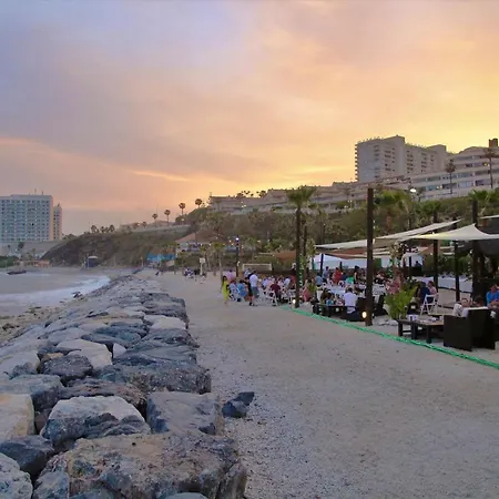 Benalgolf: Seaside With Private Bbq Backyard Apartment
