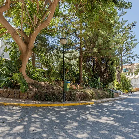 Benalgolf: Seaside With Private Bbq Backyard Apartment *