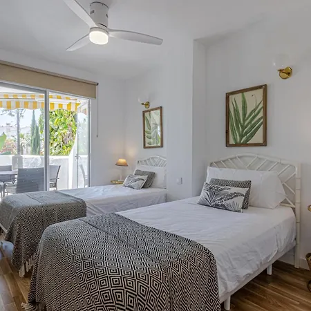 Benalgolf: Seaside With Private Bbq Backyard