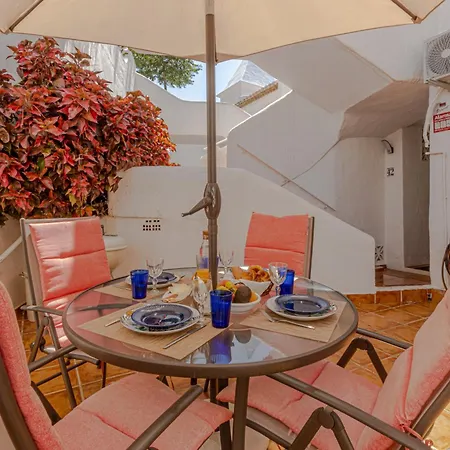 Apartment Benalgolf: Seaside With Private Bbq Backyard