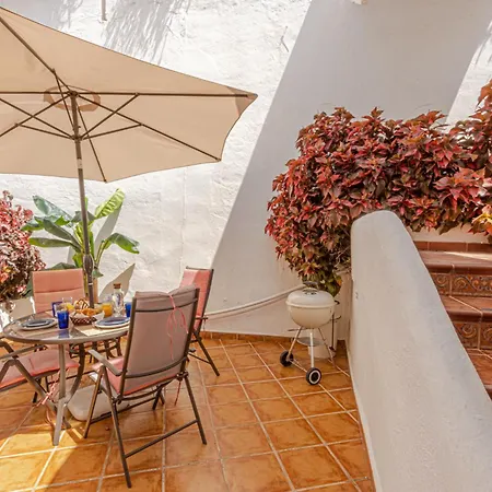 Benalgolf: Seaside With Private Bbq Backyard Apartment *