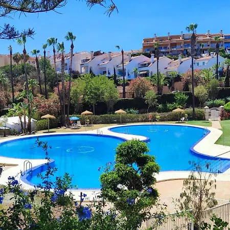 Apartment Benalgolf: Seaside With Private Bbq Backyard